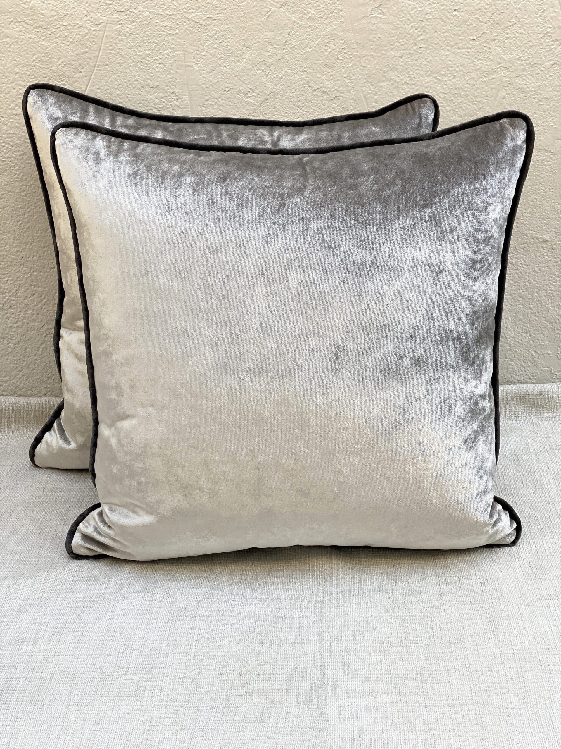 Black Edition Musa Pillows