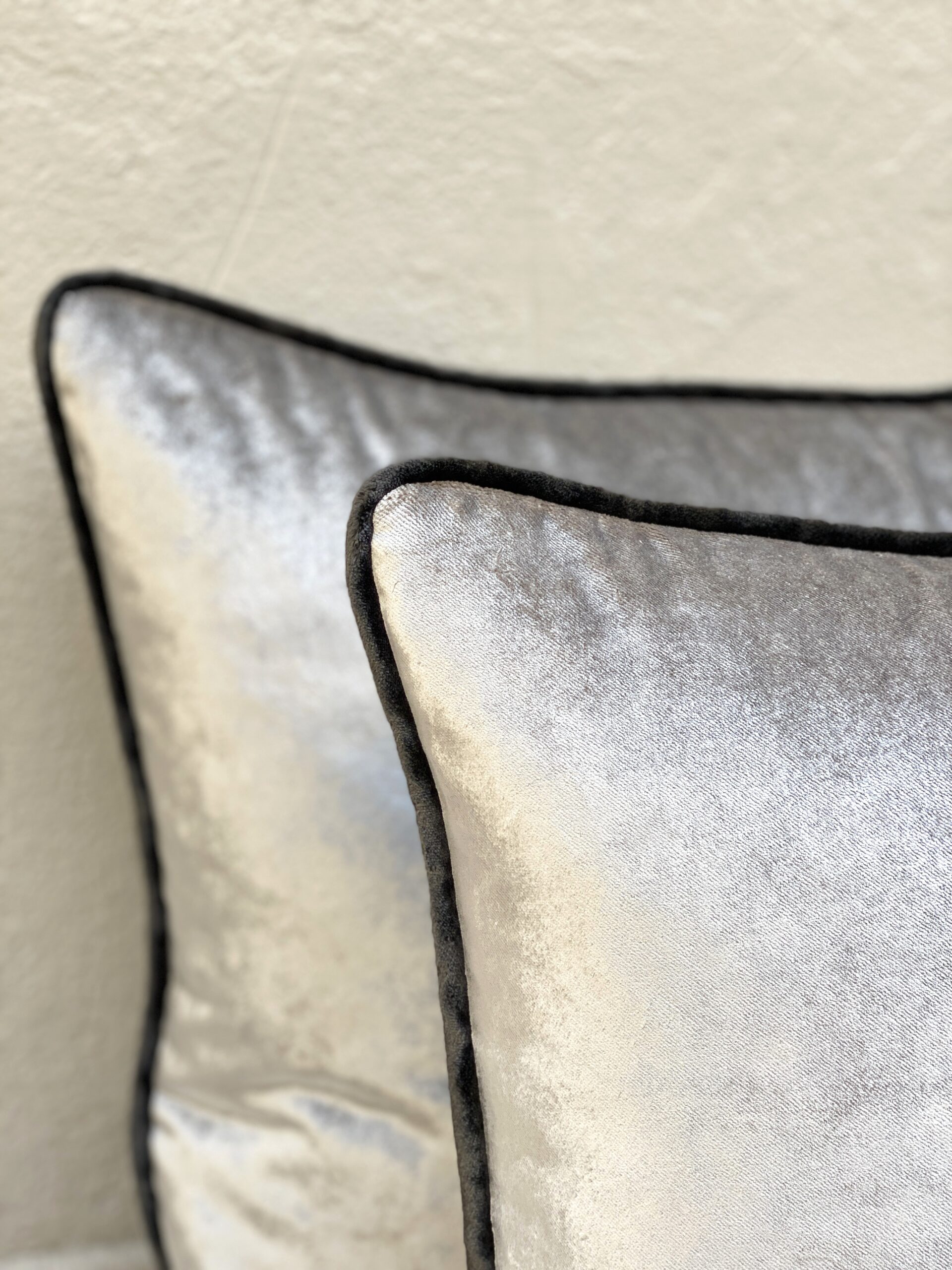 Black Edition Musa Pillows