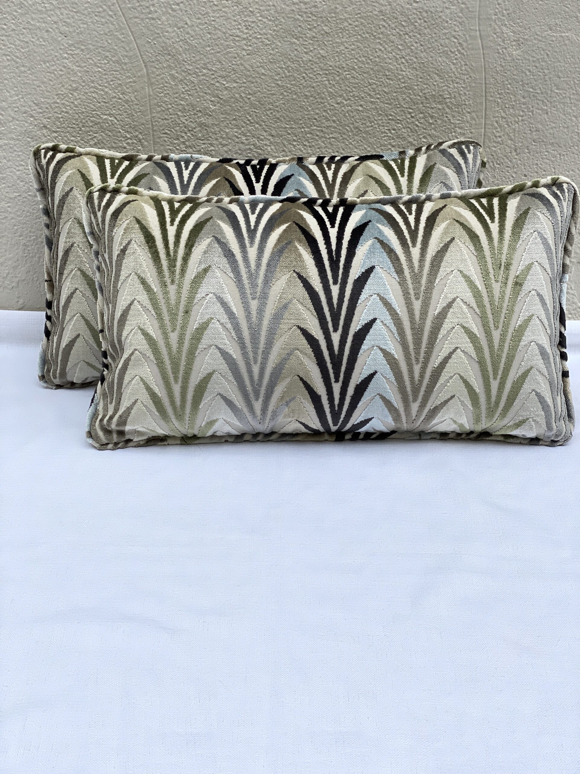 Harlequin Velika Pillows