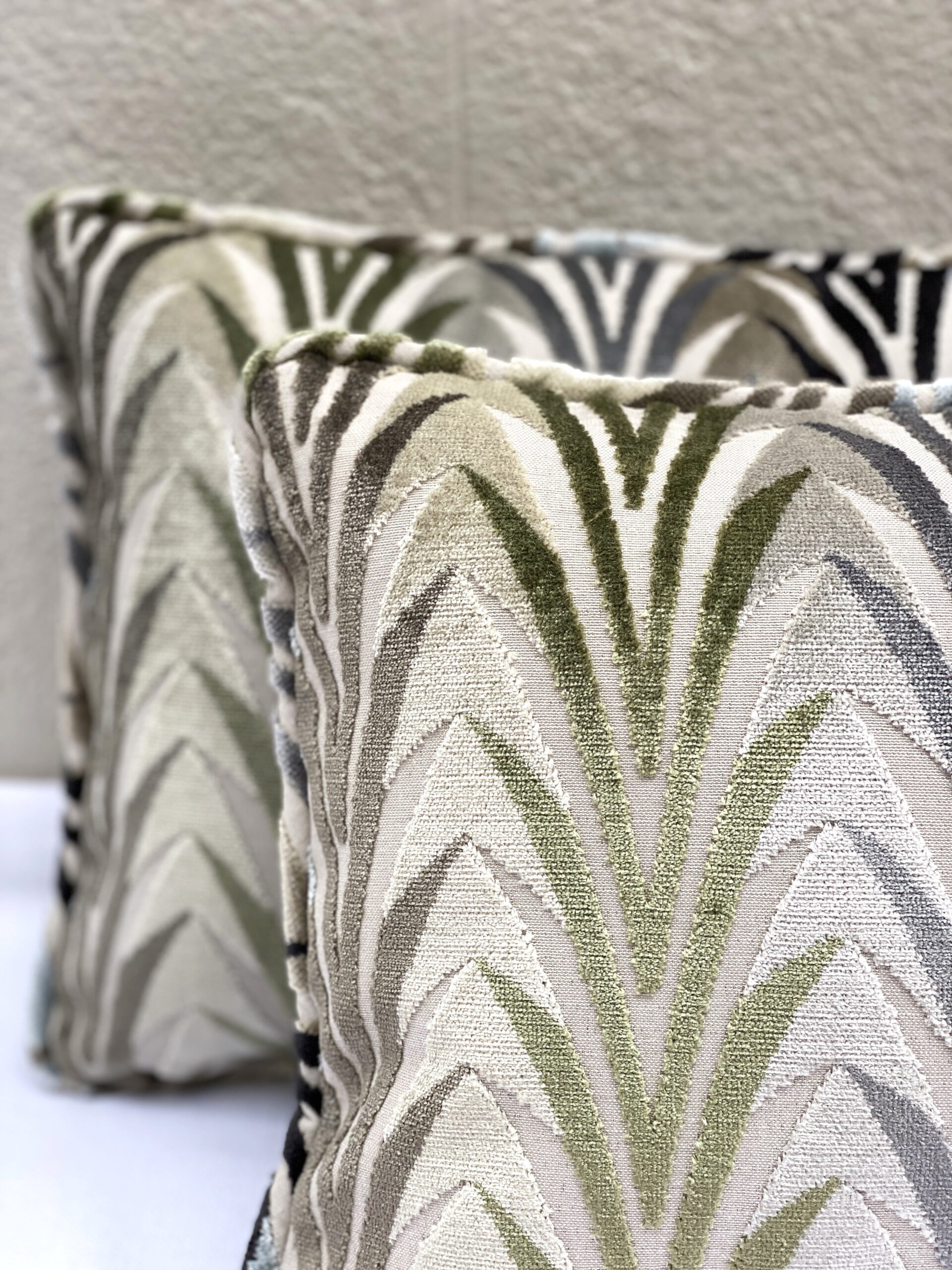 Harlequin Velika Pillows