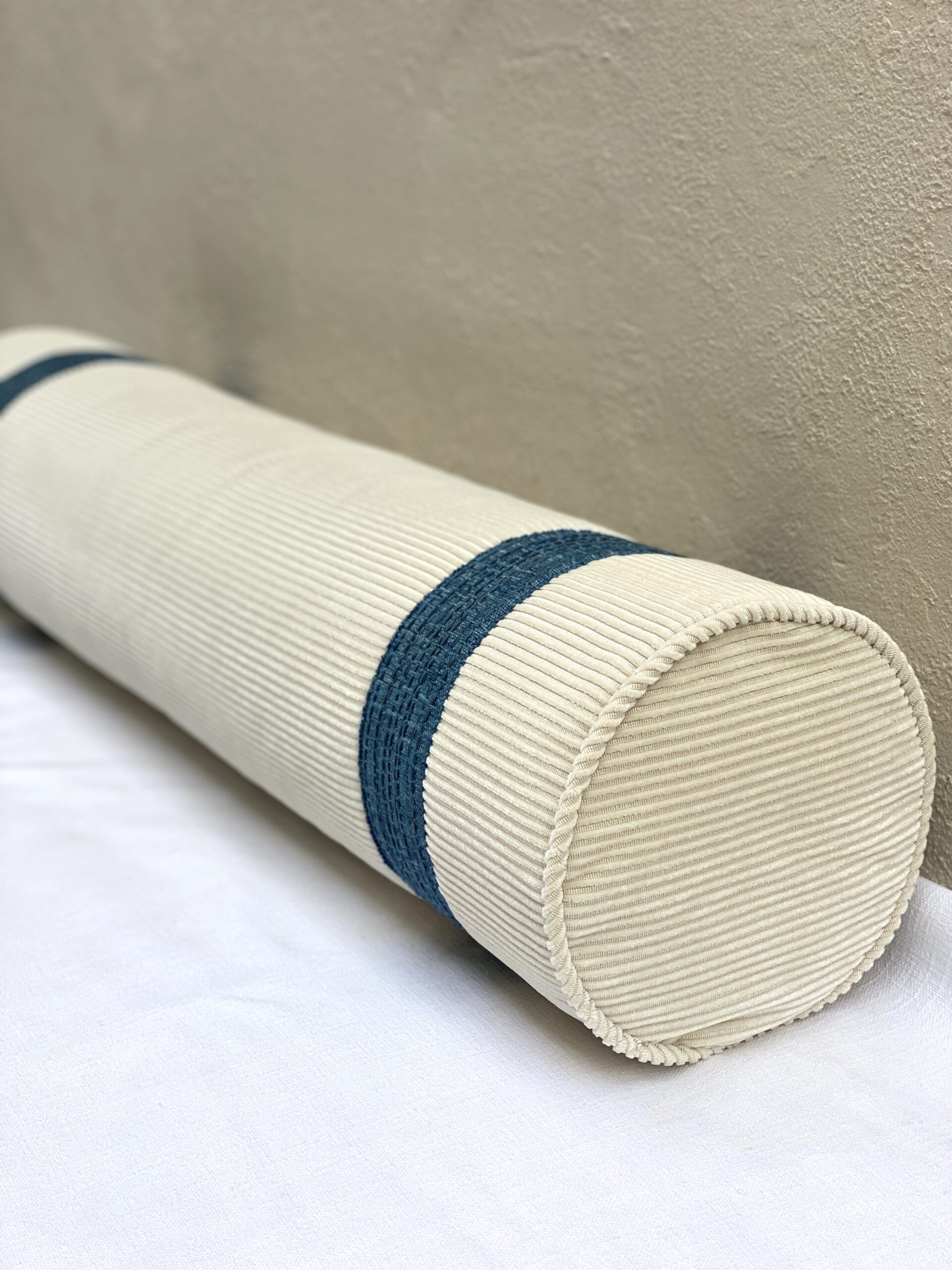 Weitzner Upright Pillows