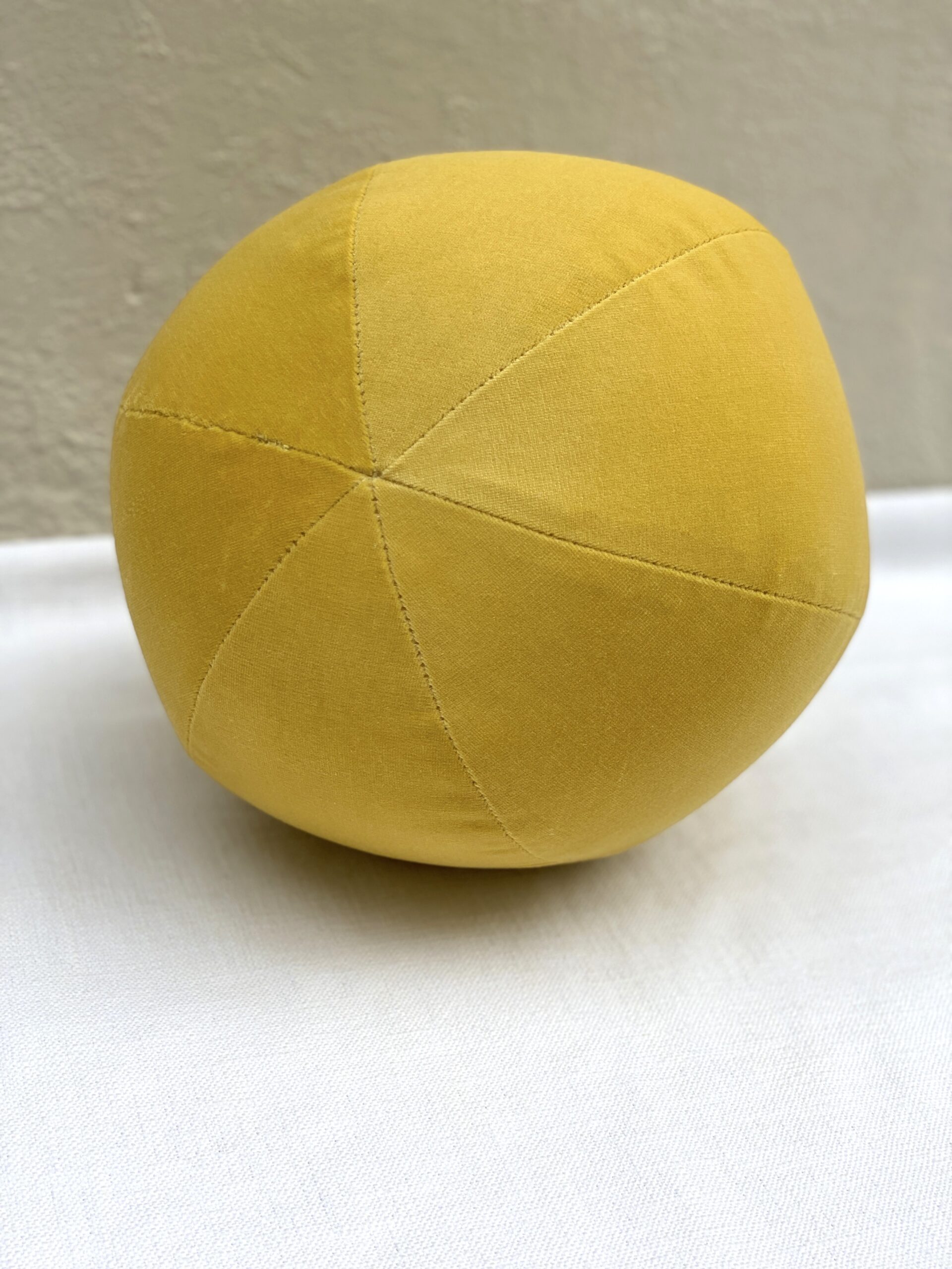 Maharam Aria 10″ Diameter Pillow