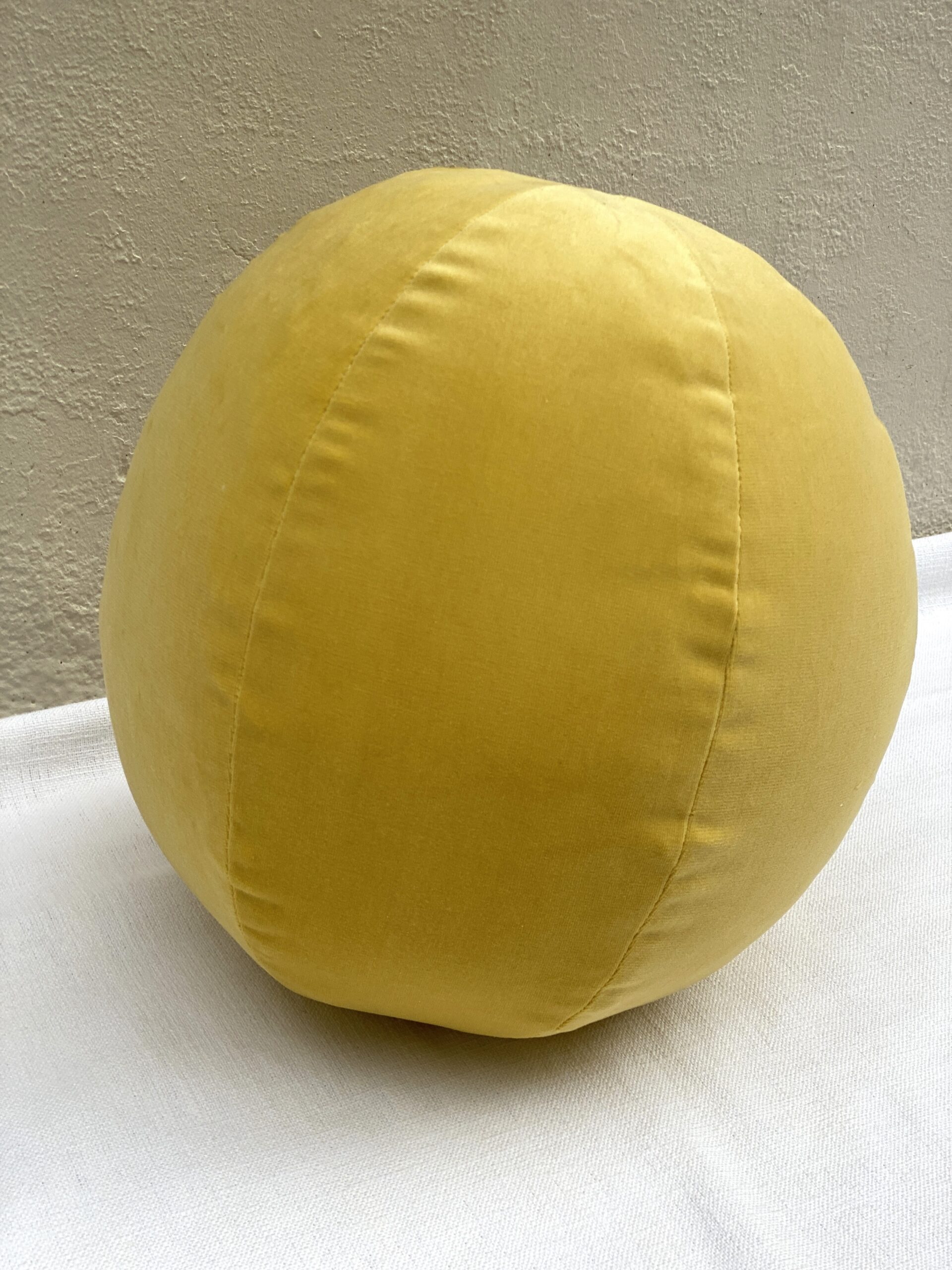 Maharam Aria 12″ Diameter Pillow