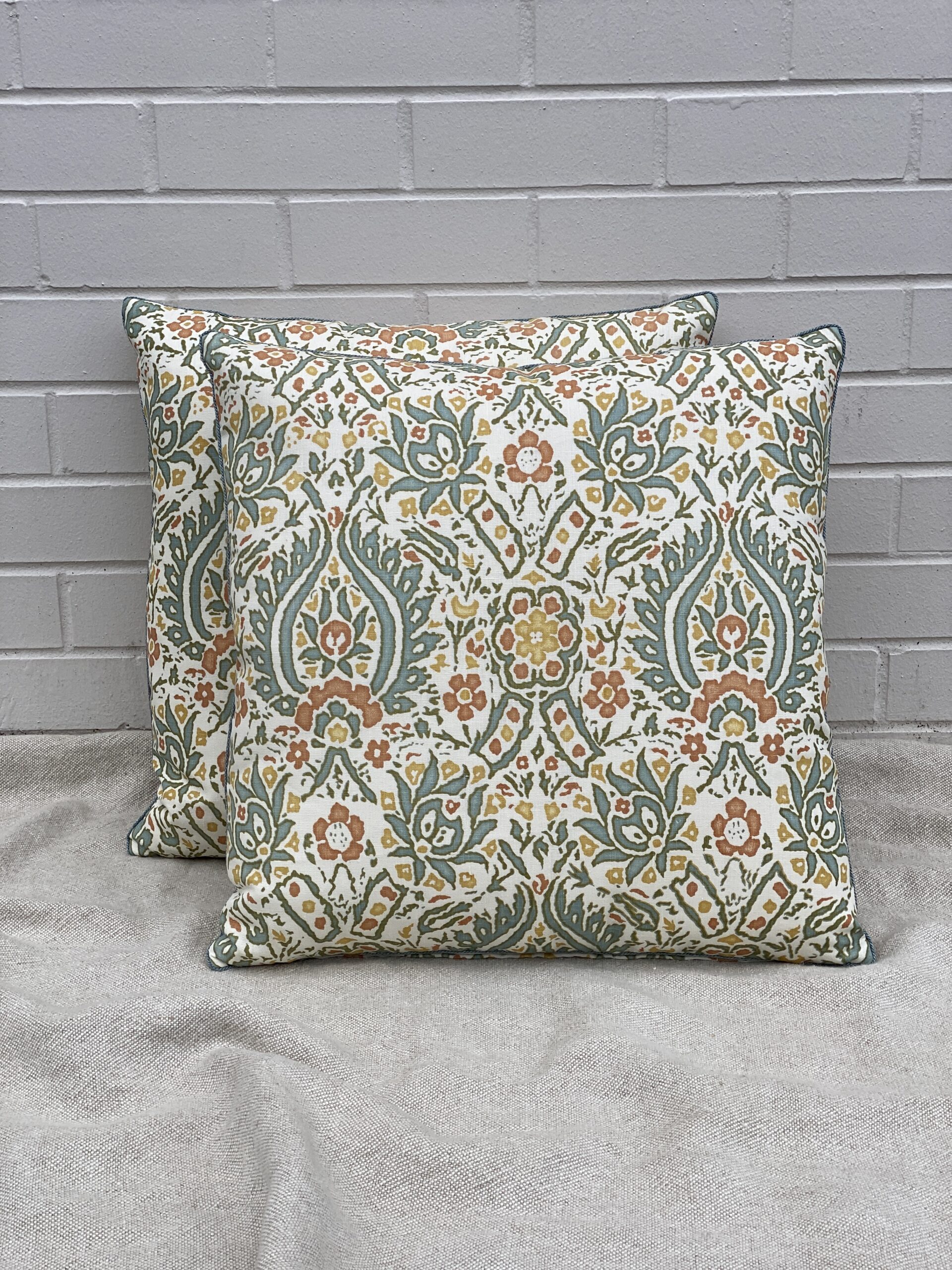 Le Gracieux Pillows