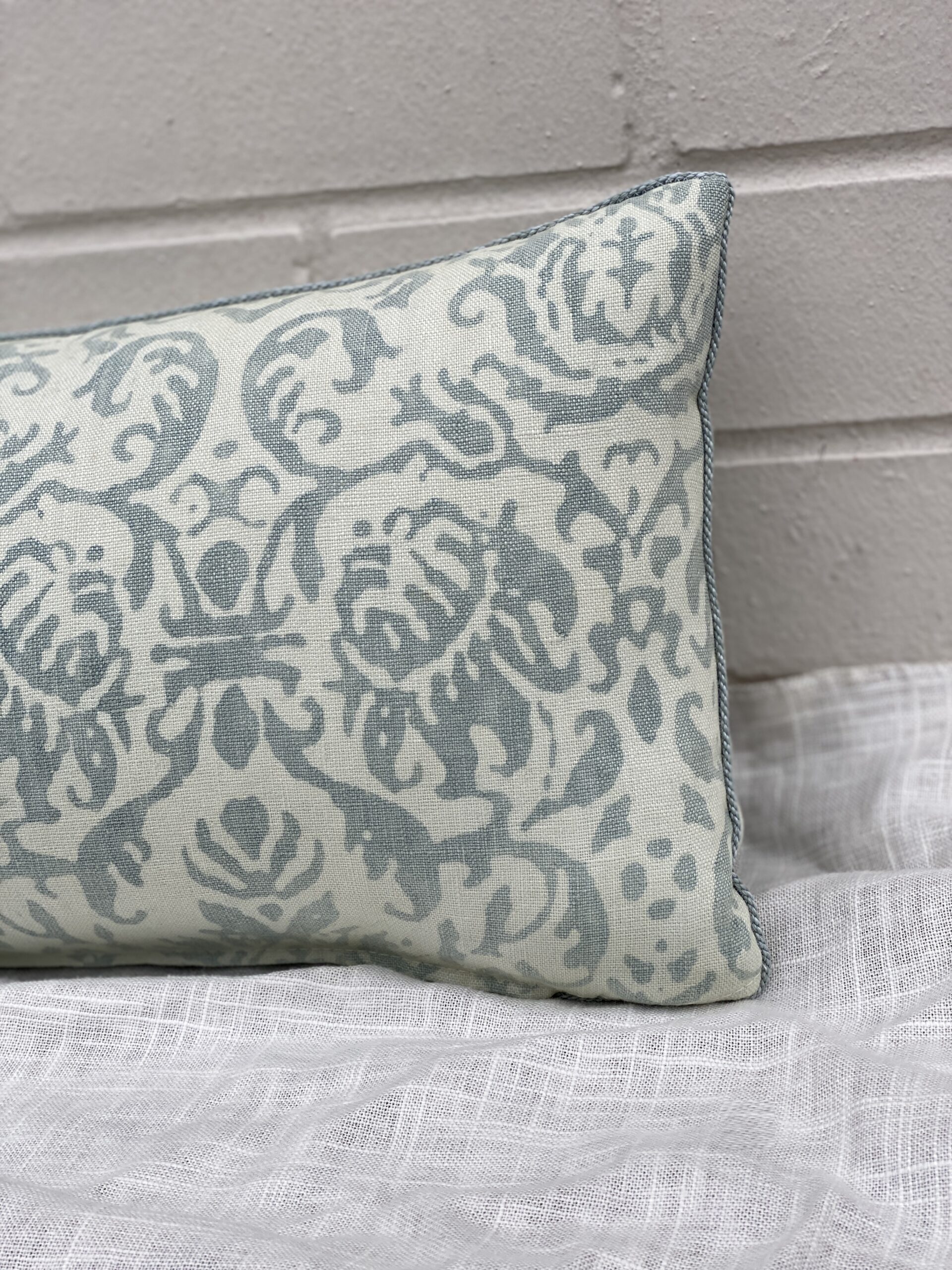 Le Gracieux Lumbar Pillow