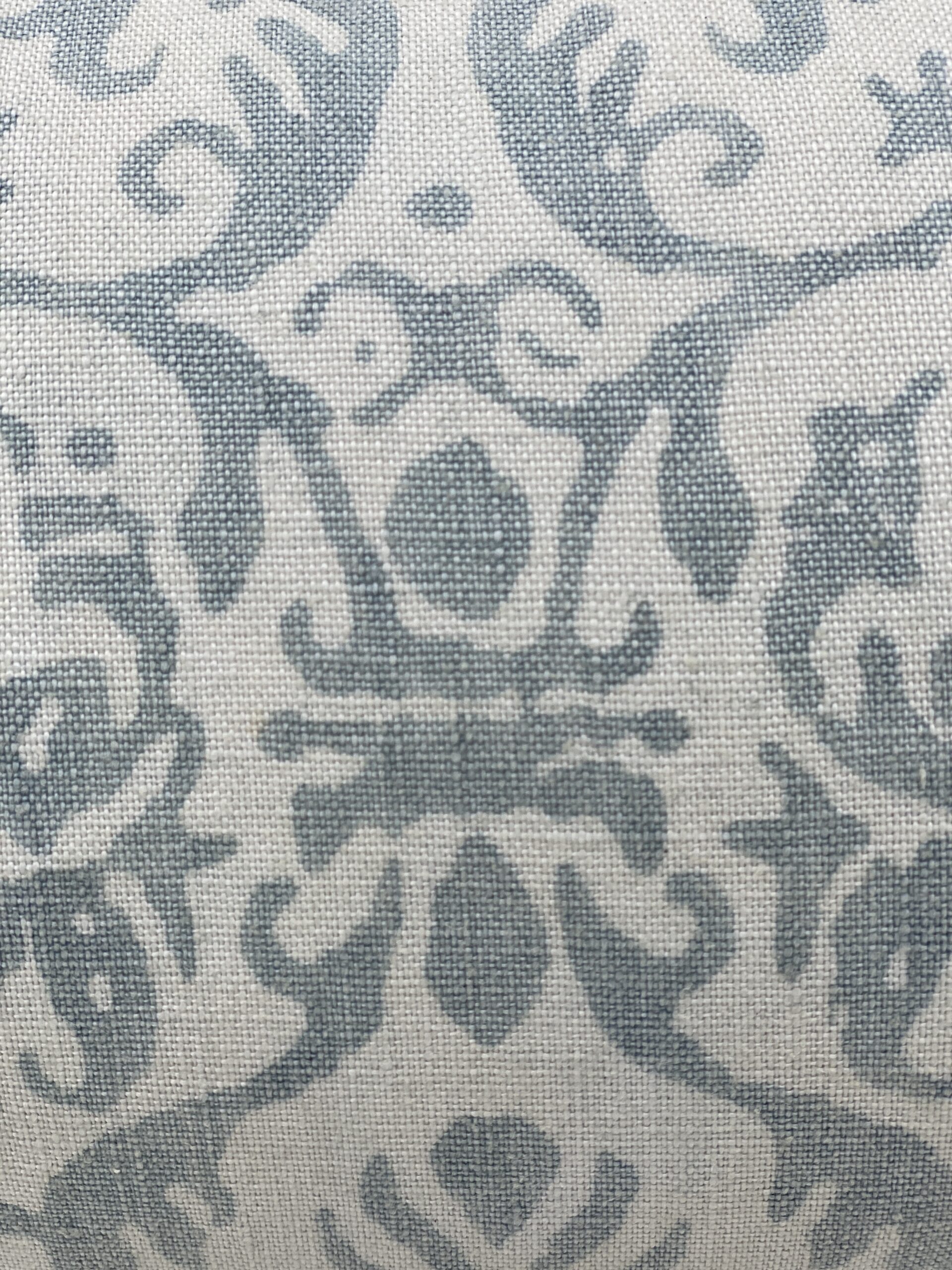 Le Gracieux Lumbar Pillow