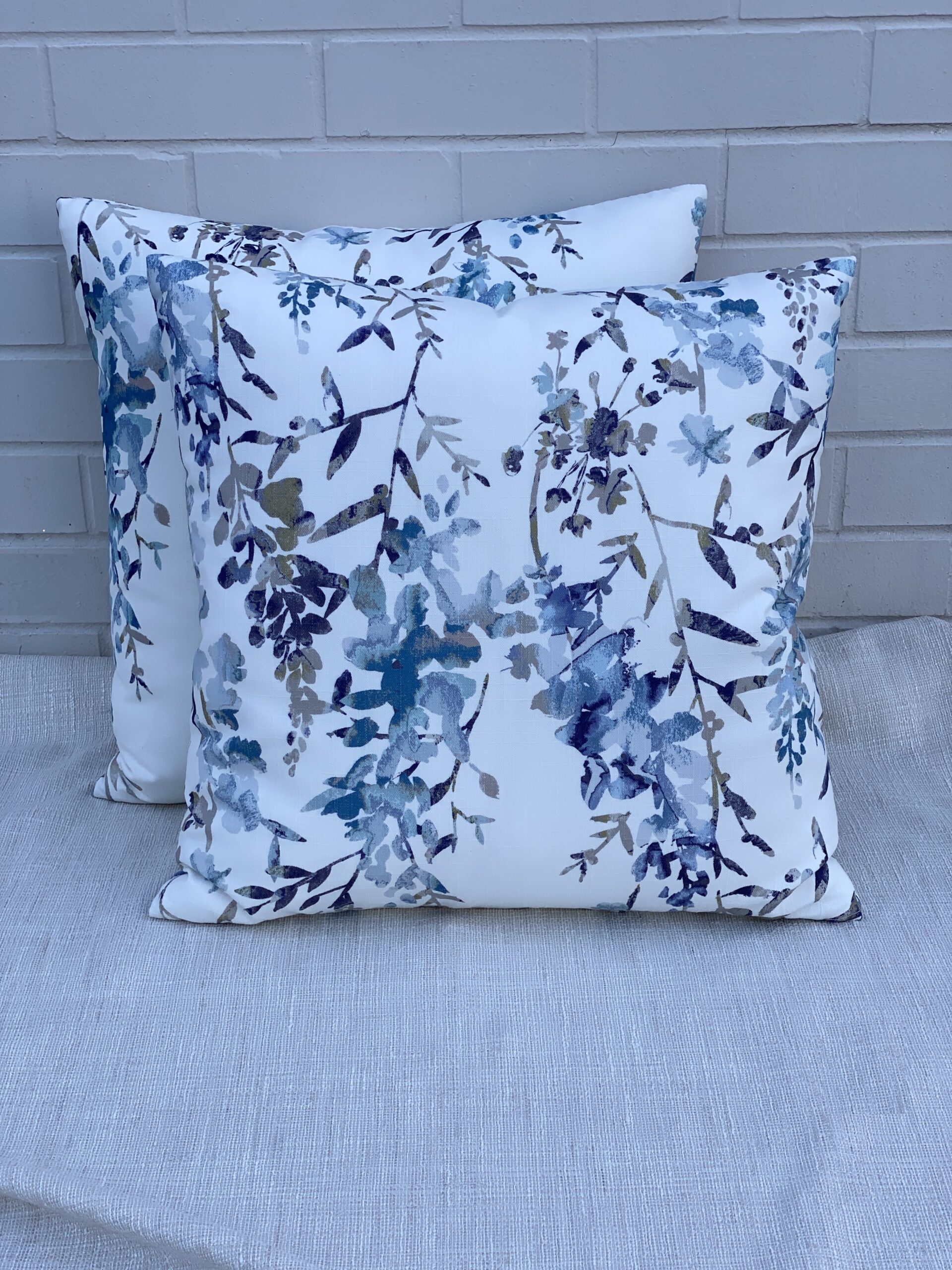Villa Nova Square Pillows