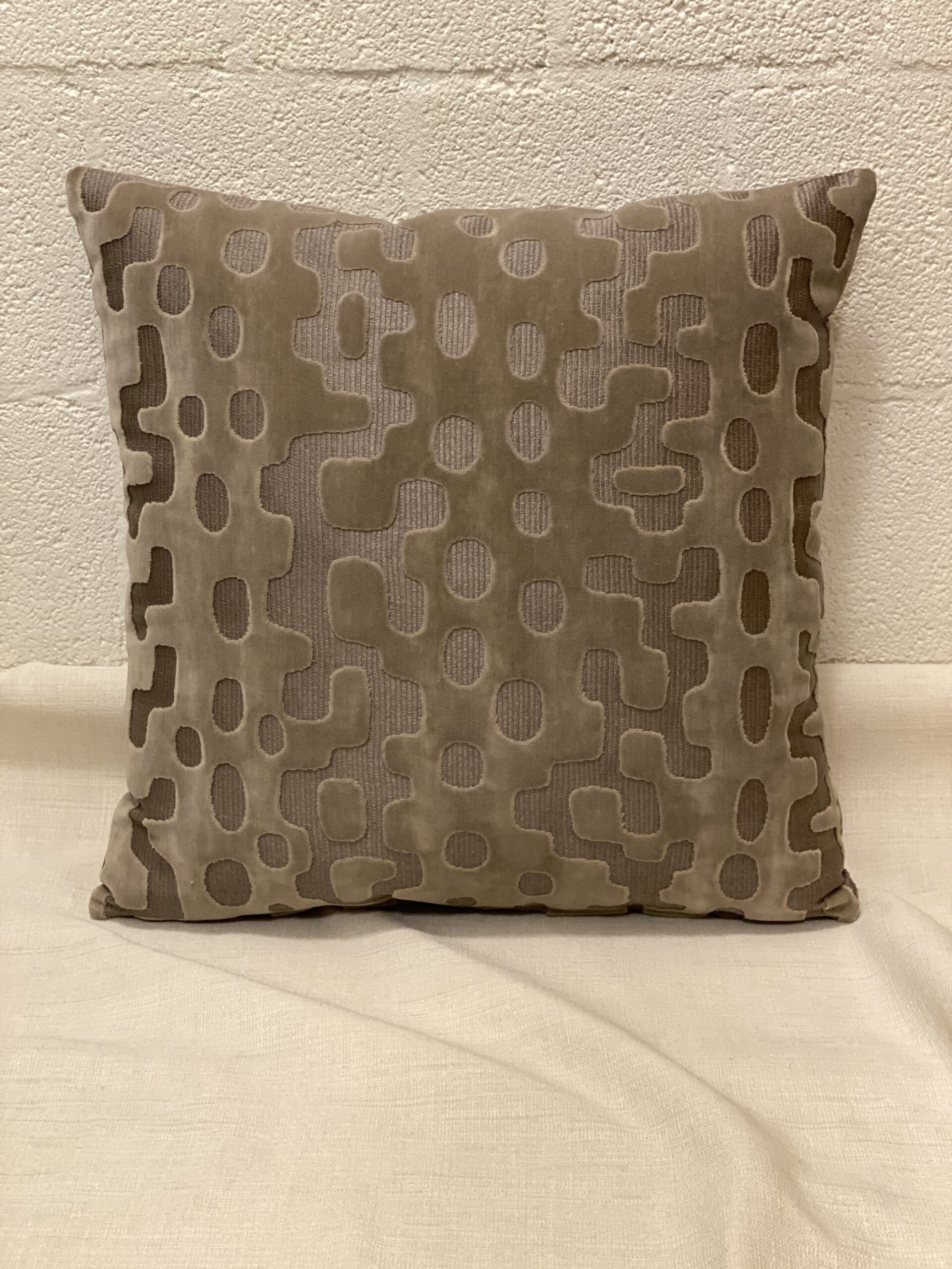 Susan Strauss Design x Elitis Pillow