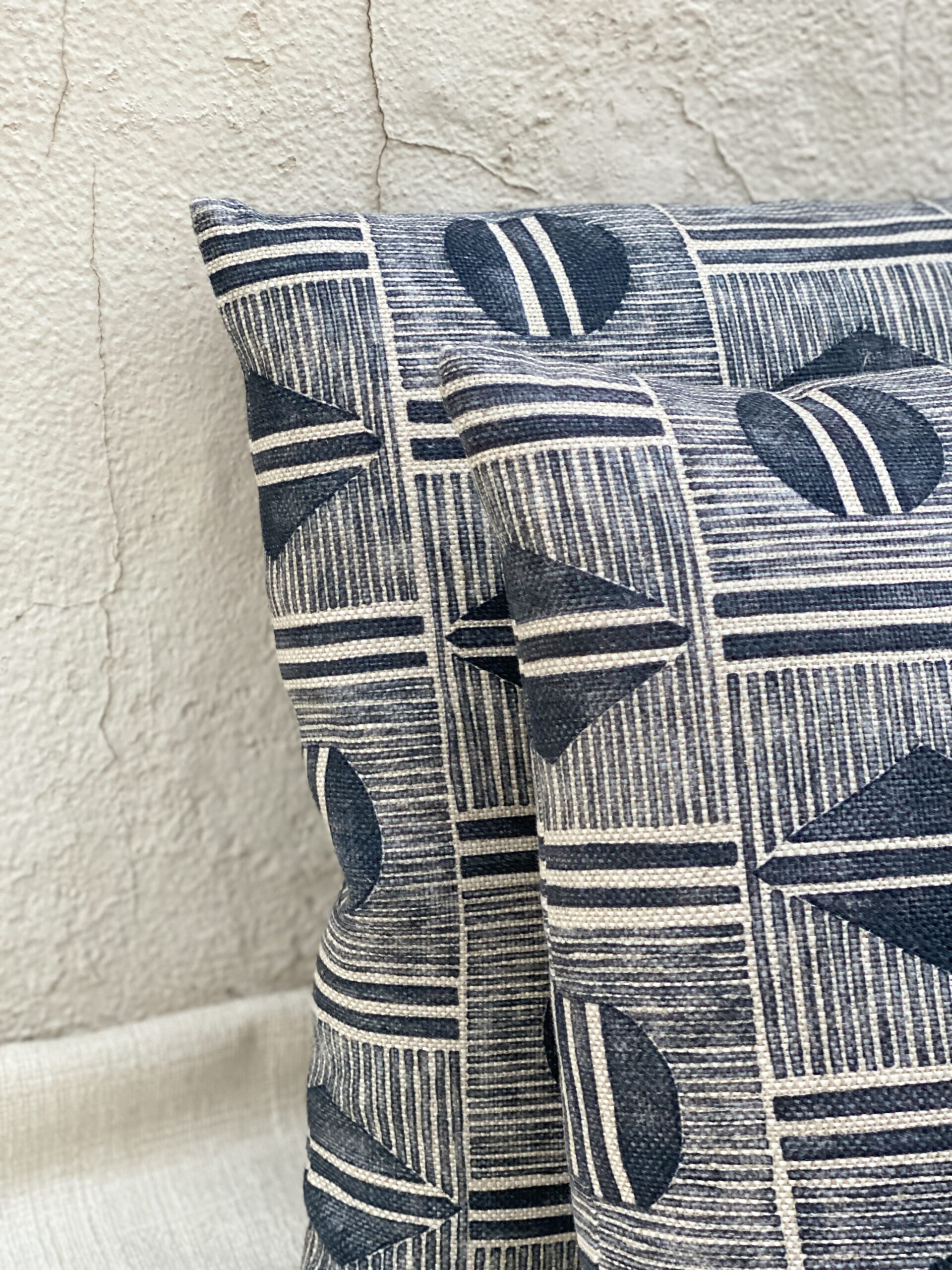 Mark Alexander Moderna Square Pillows