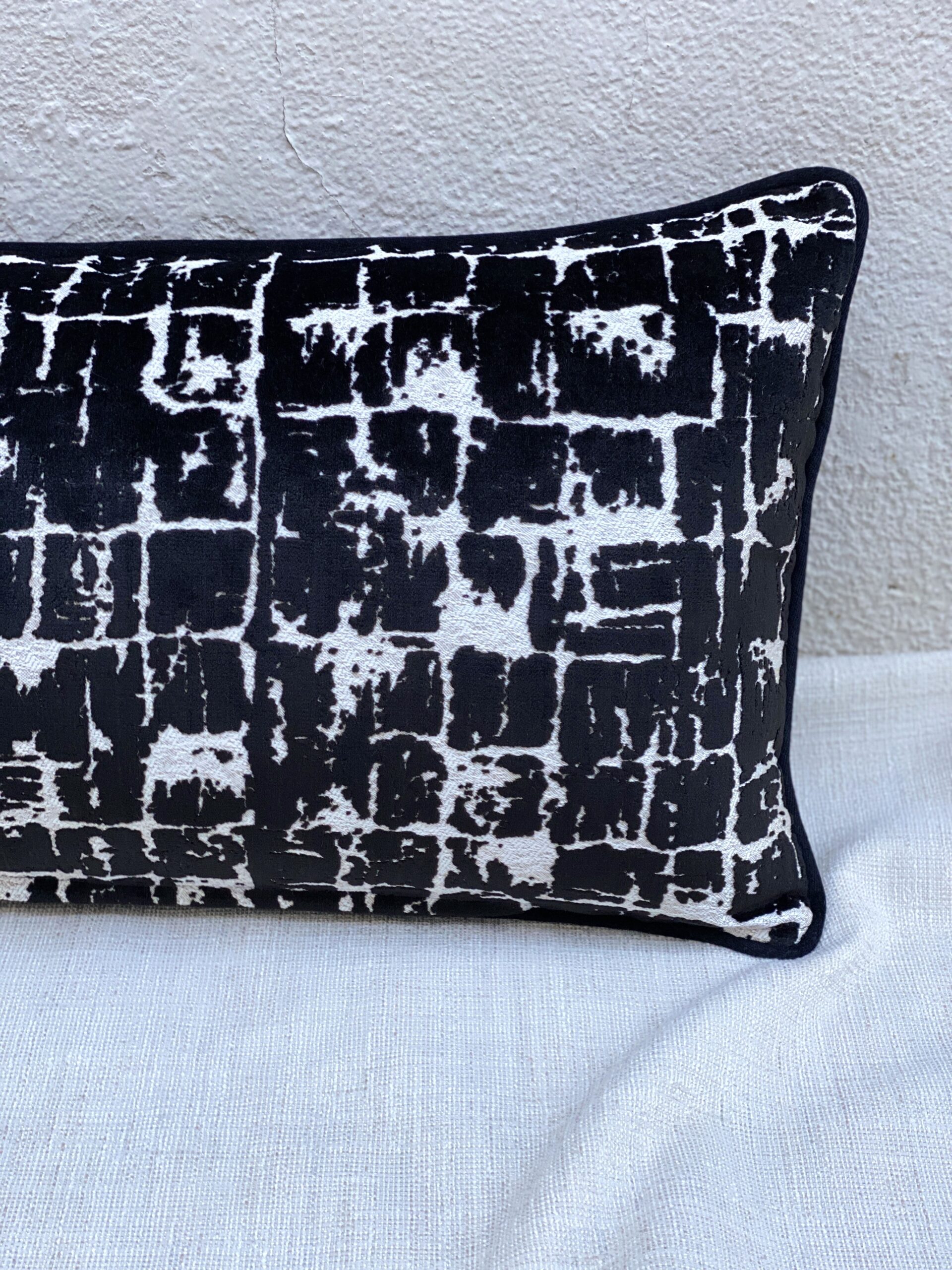Est Est Pillows