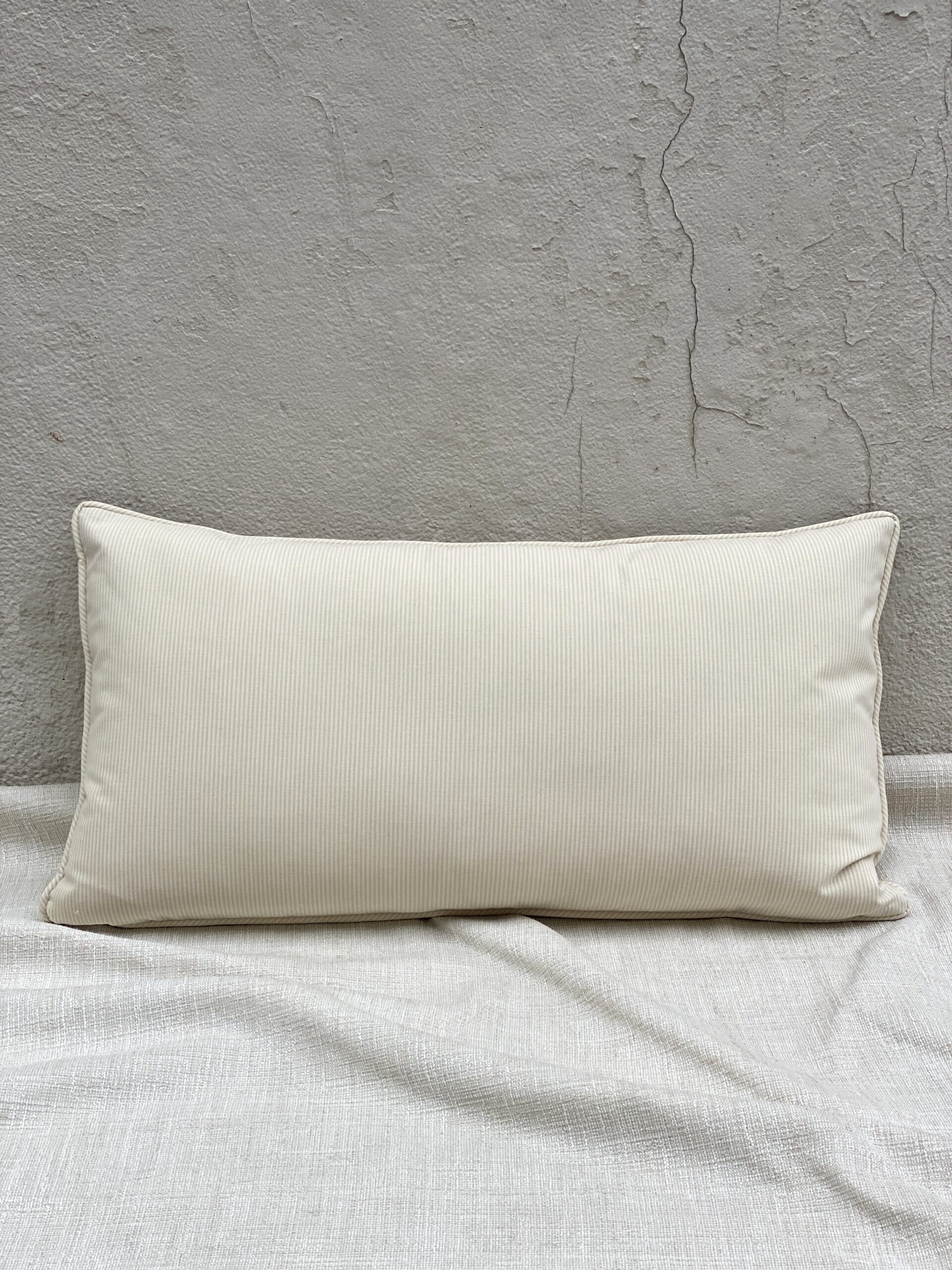 Hickory Chair HC3922 Pillows