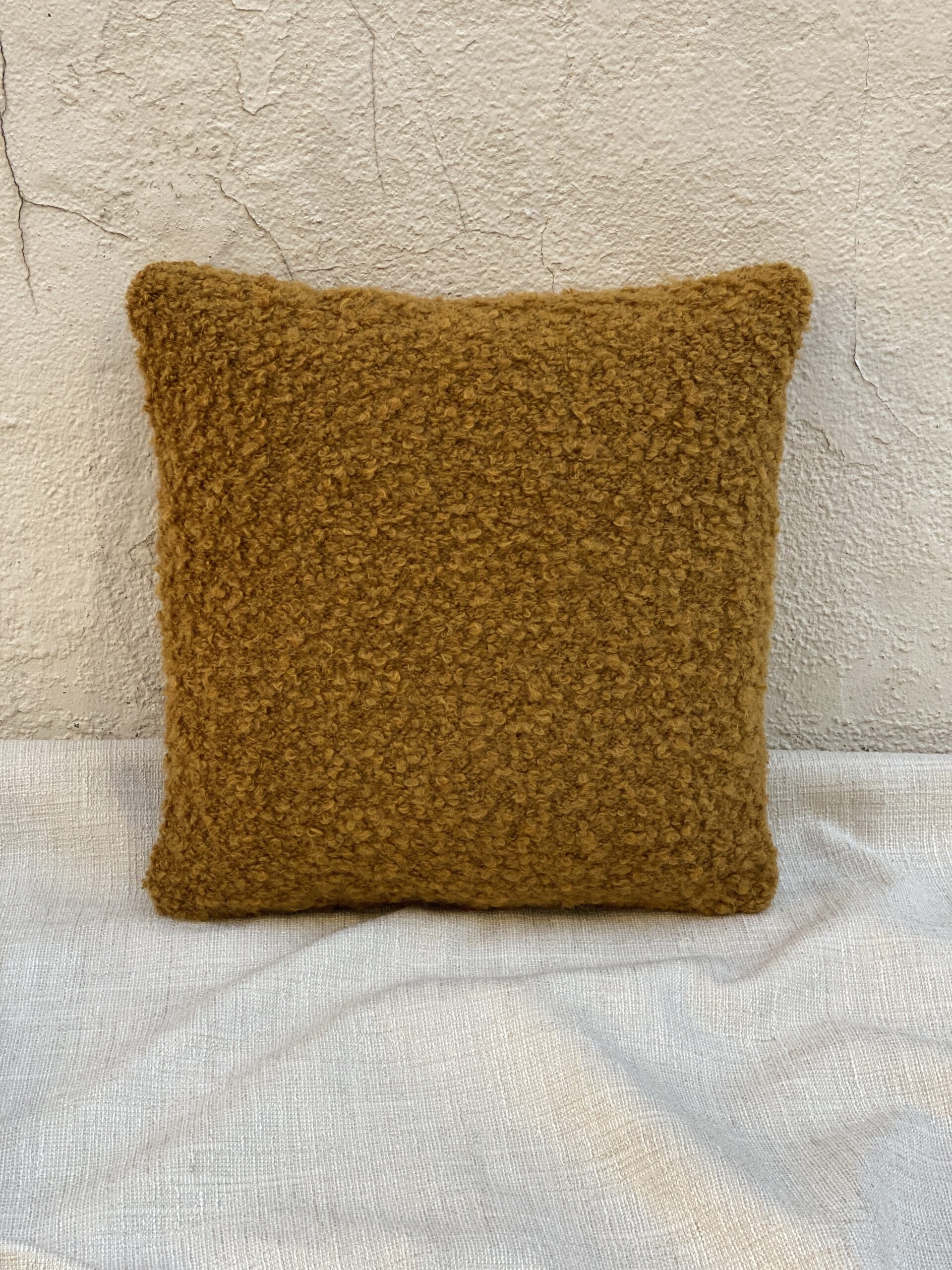 Noblis Awassi 14 Pillows