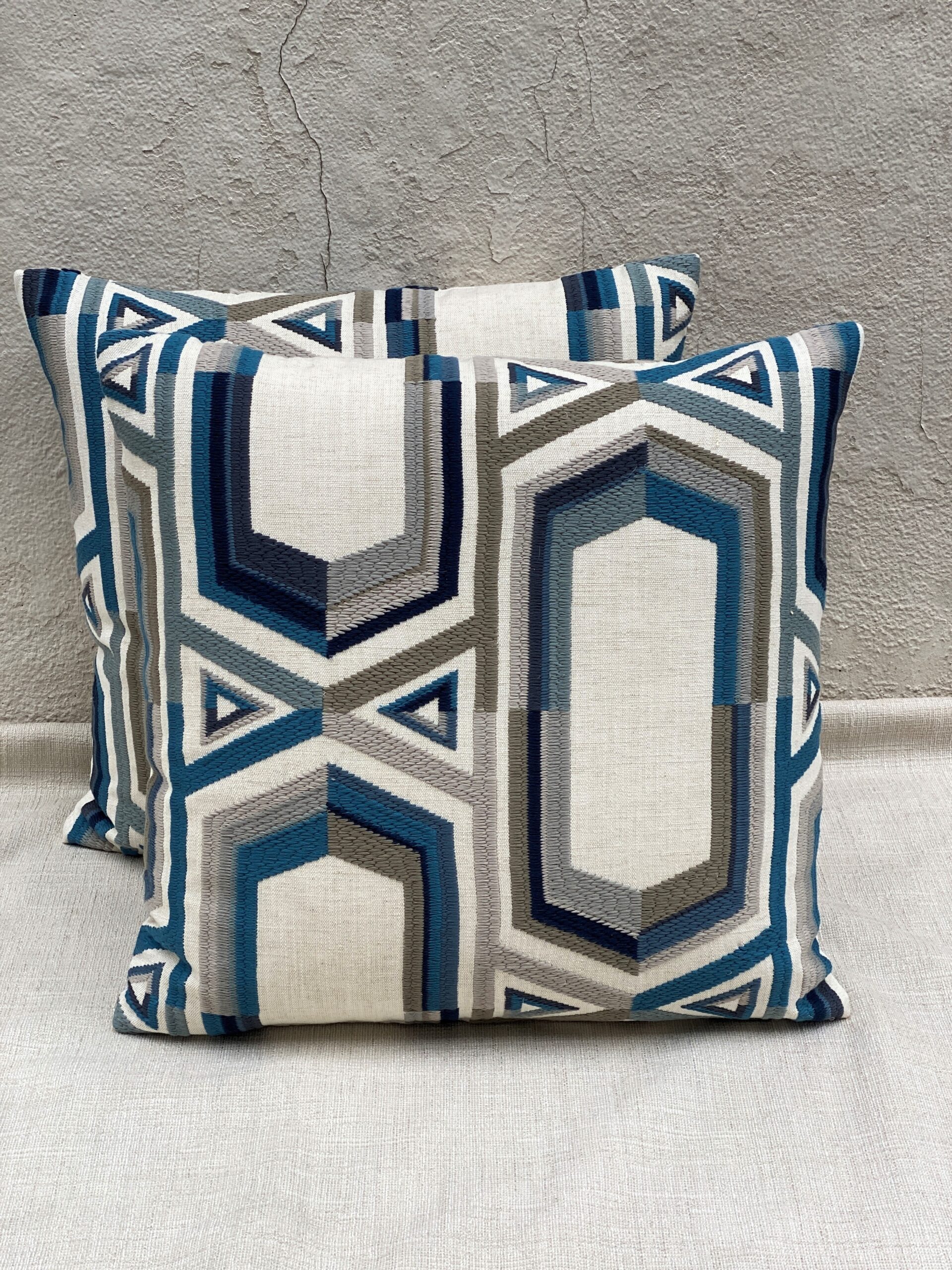Larsen Howard Pillows