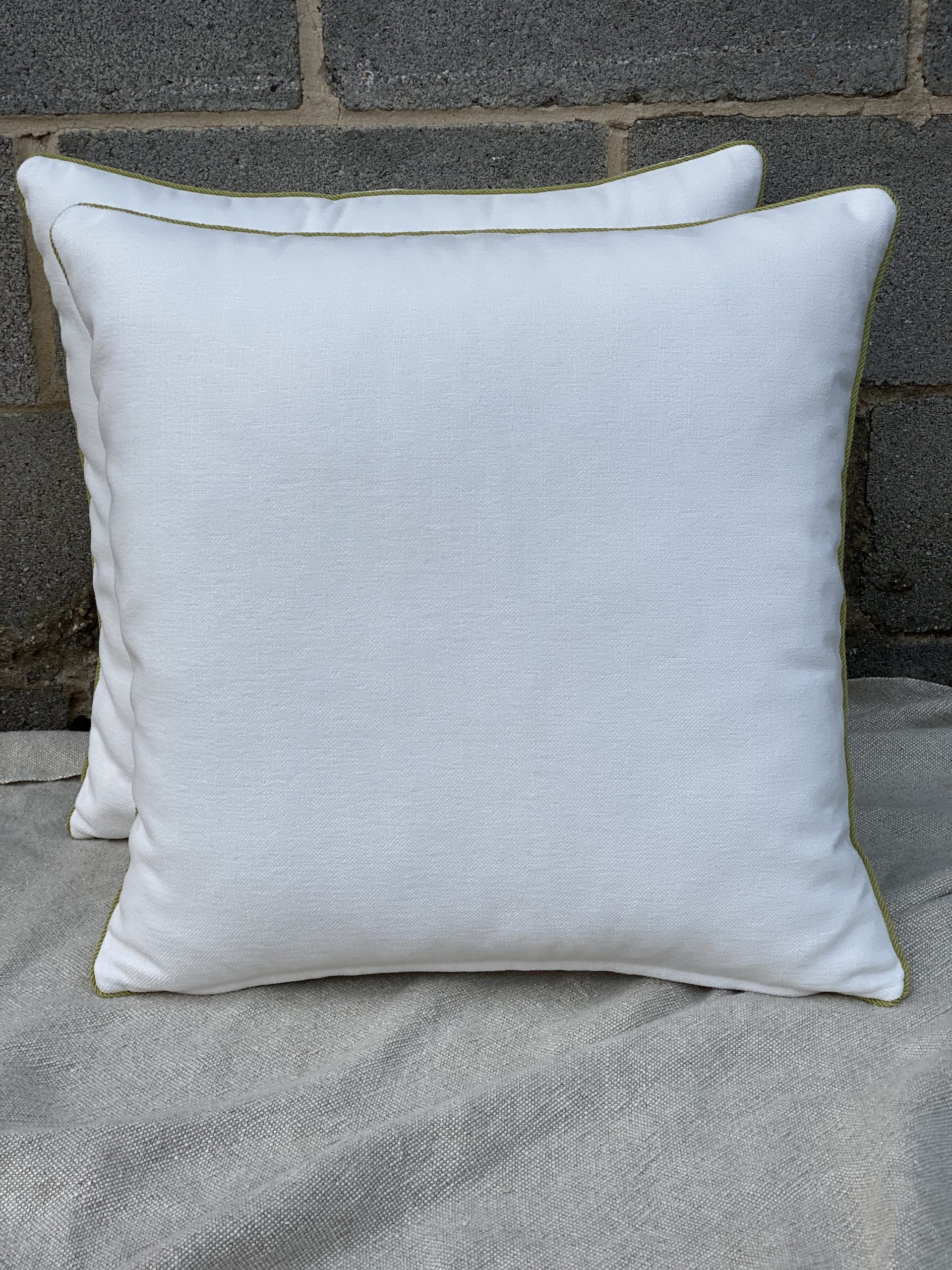 Pillows With Lip Cord