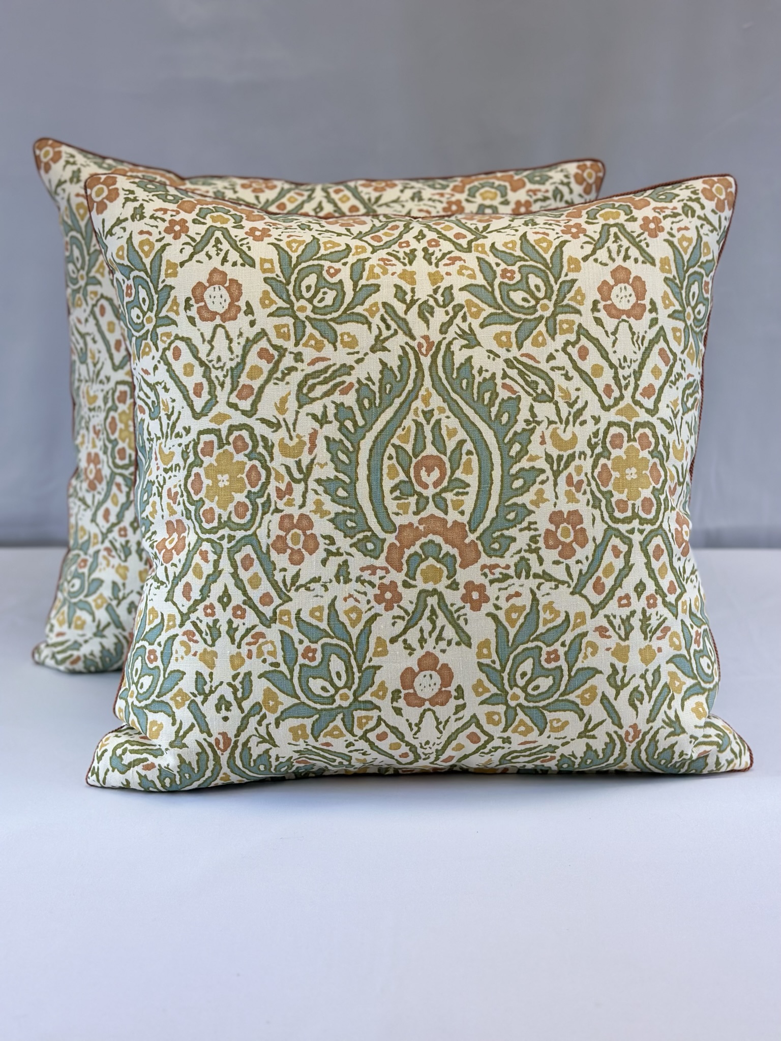 Le Gracieux Triesta Pillows