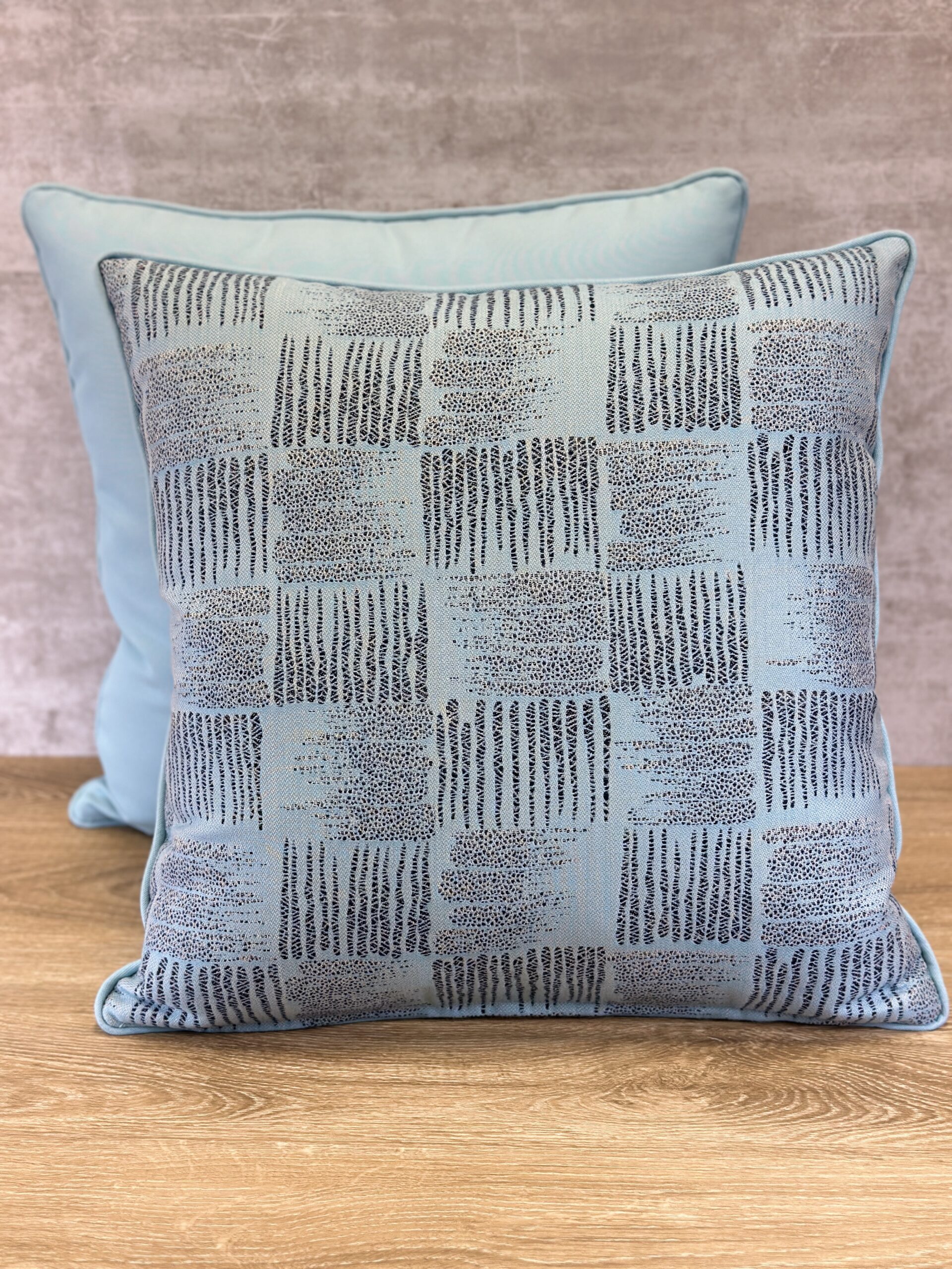 Perennials Canvas Weave – Lee Jofa Motto Pillows