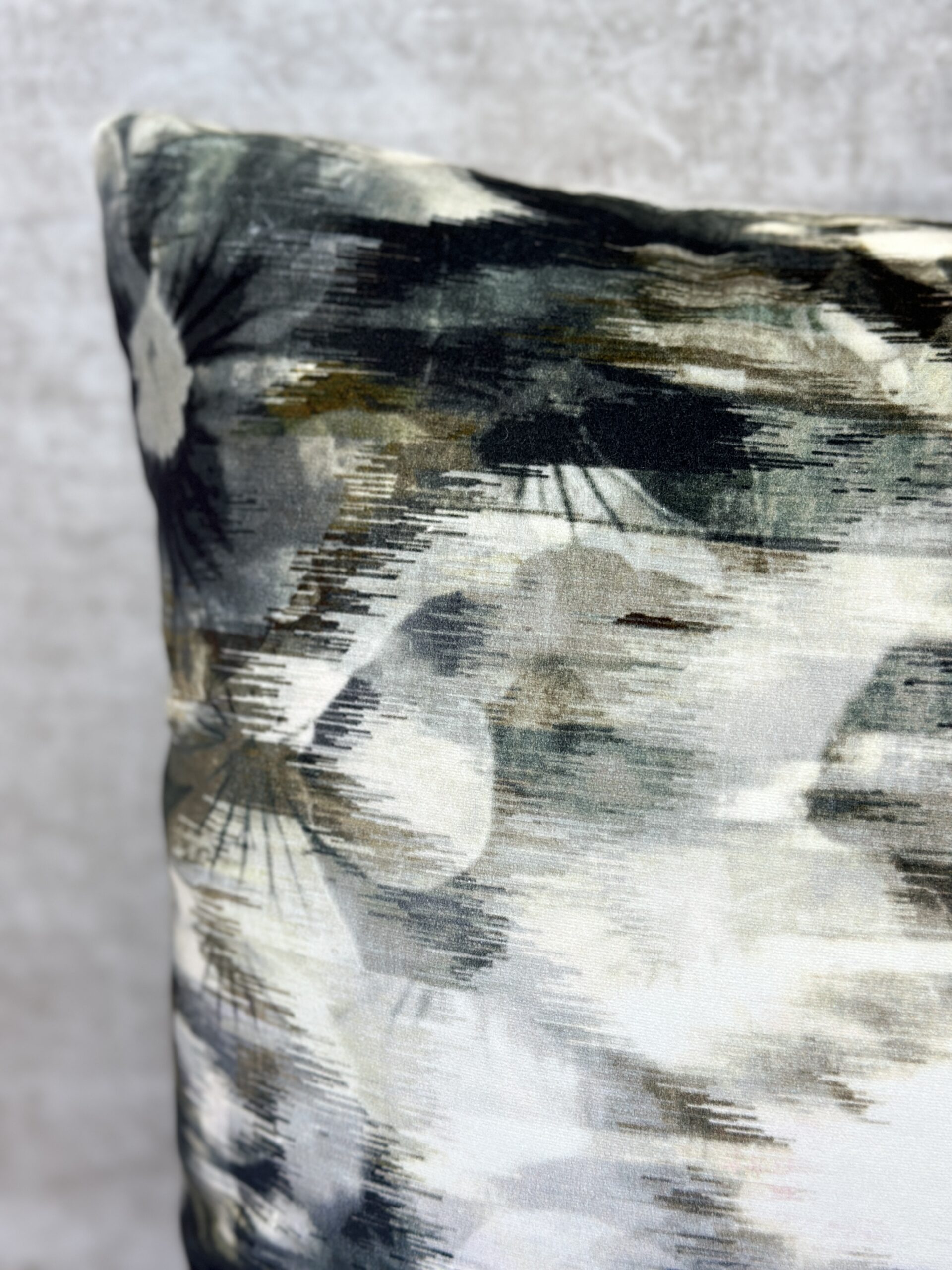 Black Edition Kansai Velvet Pillows