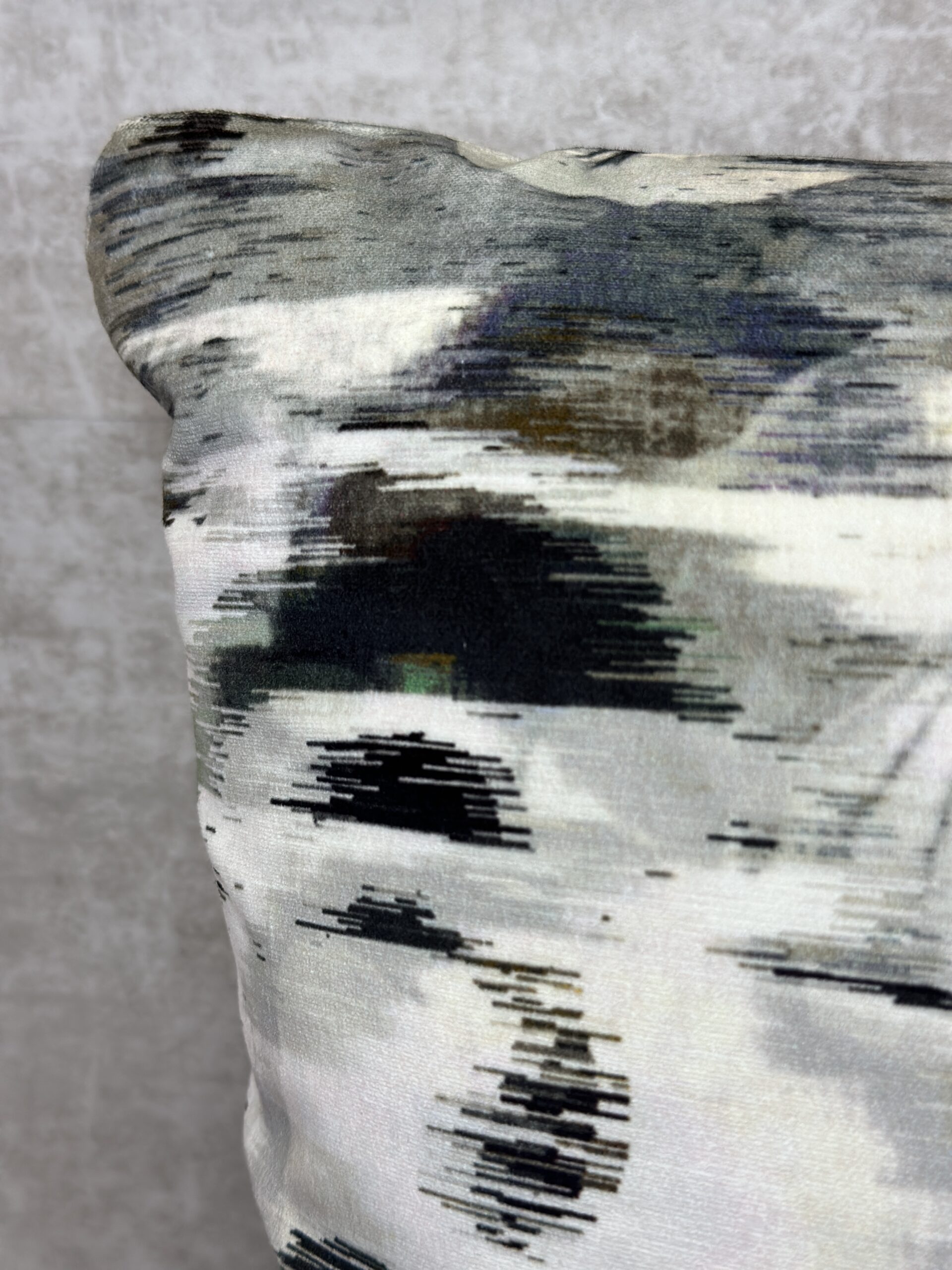 Black Edition Kansai Velvet Pillows