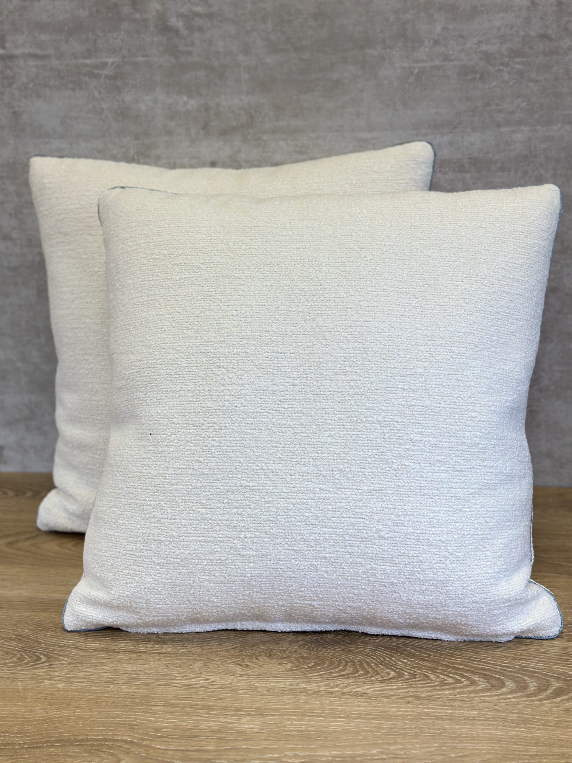 Larsen Laurus Pillows