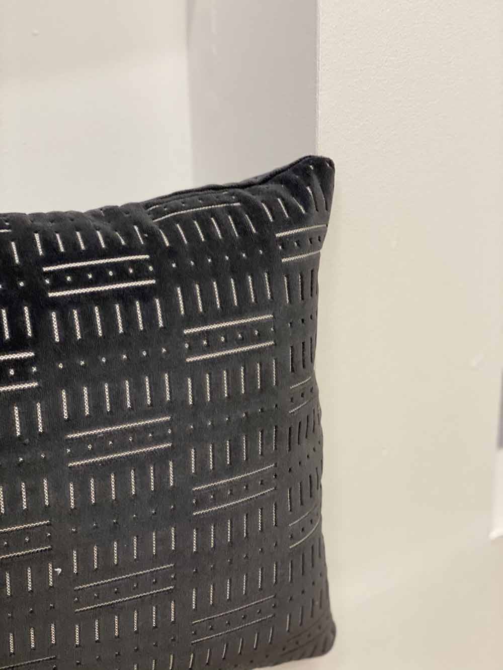 black-rectangle-pillows-02