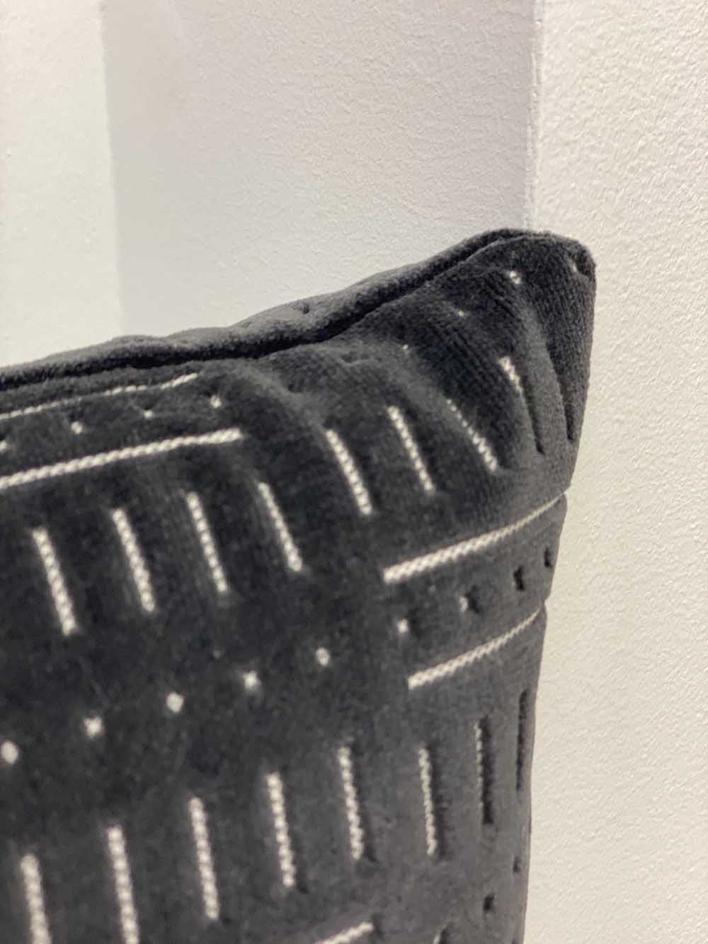 black-rectangle-pillows-03